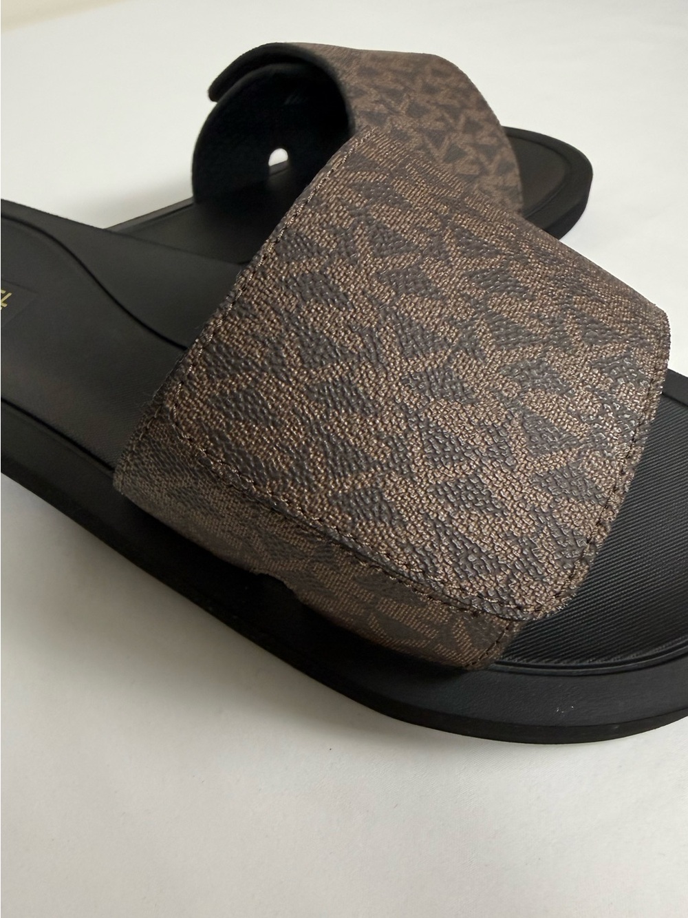 Michael Kors Wade Slide Sandals – Brown MK Monogram – Various Sizes 👡✨ - Picture 10 of 11